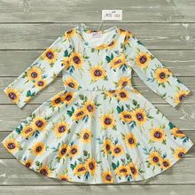 Load image into Gallery viewer, Pete + Lucy Sunny Petals dress
