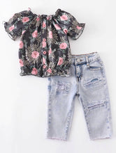 Load image into Gallery viewer, Pink floral top and jeans set
